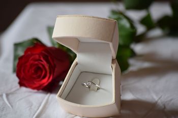 Enik� �s Attila eljegyz�si gy�r�vel kapcsolatos visszajelz�se